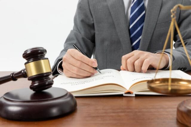 Rola i zadania radcy prawnego: Stróż praworządności w świecie prawa
